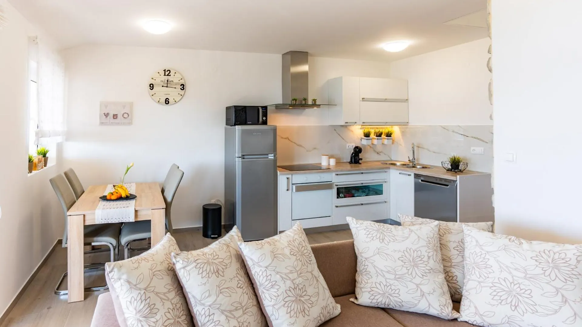 Apartman Petra S Pogledom Na More Banjol